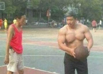 爱篮球 瘦男如何锻炼增肥成功